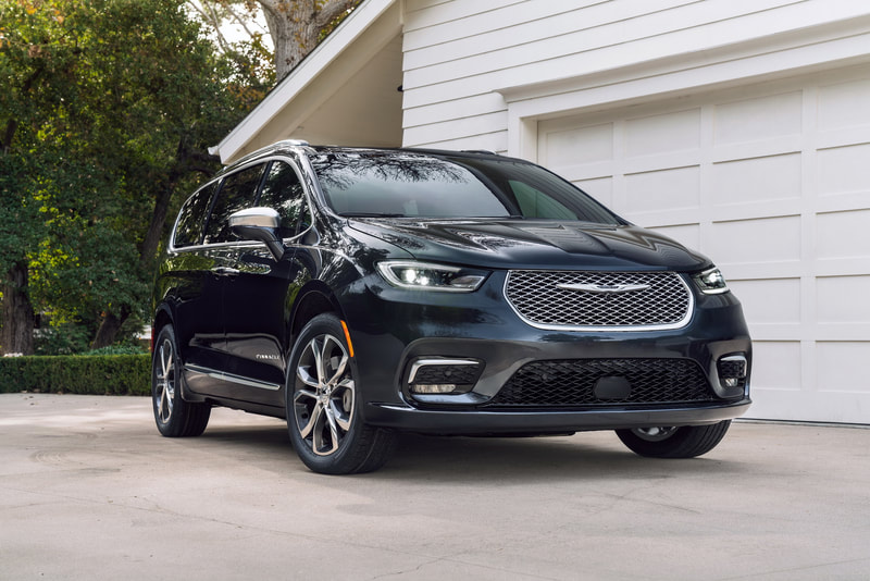 2021 Chrysler Pacifica front