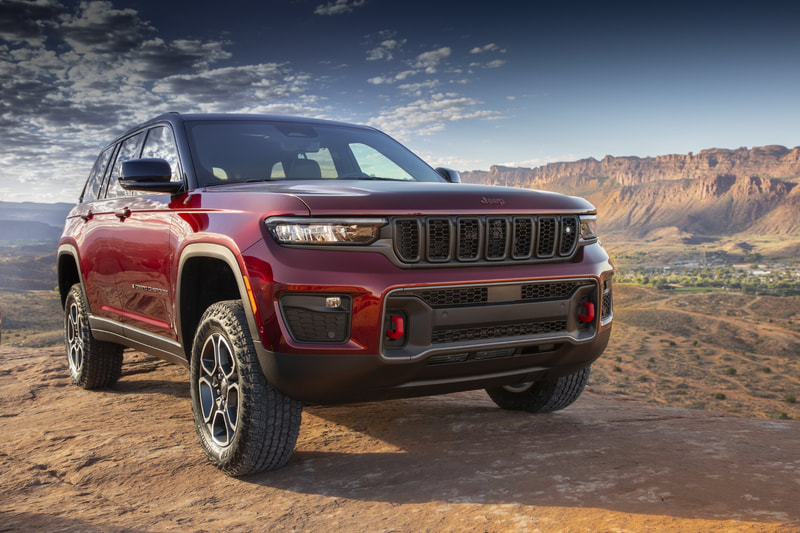2022 Jeep Grand Cherokee front