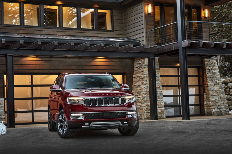 2022 Jeep Wagoneer front