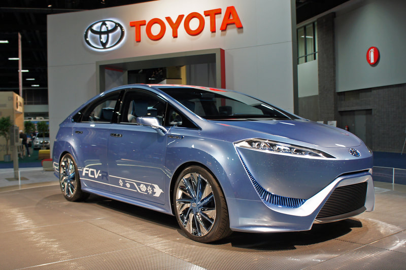 2012 Toyota FCV-R concept front